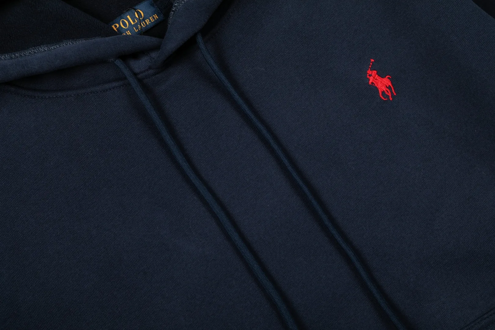 P250 Top quality" Style number: T5007# [Ralph Lauren solid color pony embroidered logo thickened velvet hooded sweatshirt] ✅Ralph Lauren classic basic versatile unisex autumn and winter velvet thickened hooded sweatshirt ✅Pure cotton high-gram velvet thickened fabric The upper body is comfortable and warm ✅The version is restored to the original version The maximum size can be worn up to 180 pounds Loose, comfortable and stress-free ✅The upper body is simple and easy to wear ootd must-have. Good-looking clothes are never picky. A must-have in couples’ wardrobes. Size: S-XL. Color: Black, Gray, Navy Khaki.